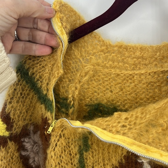 Vintage handmade crochet, openknit  textured, floral detail sweater, size M - Picture 12 of 14